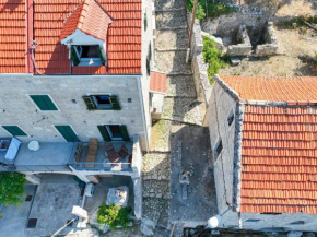 Stone house Kurtić stara Podgora